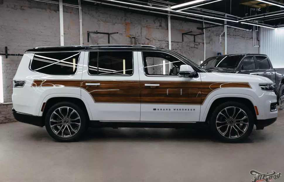Так не должно быть! Заново разработали дизайн наклеек для Jeep Grand Wagoneer и забронировали кузов полиуретаном